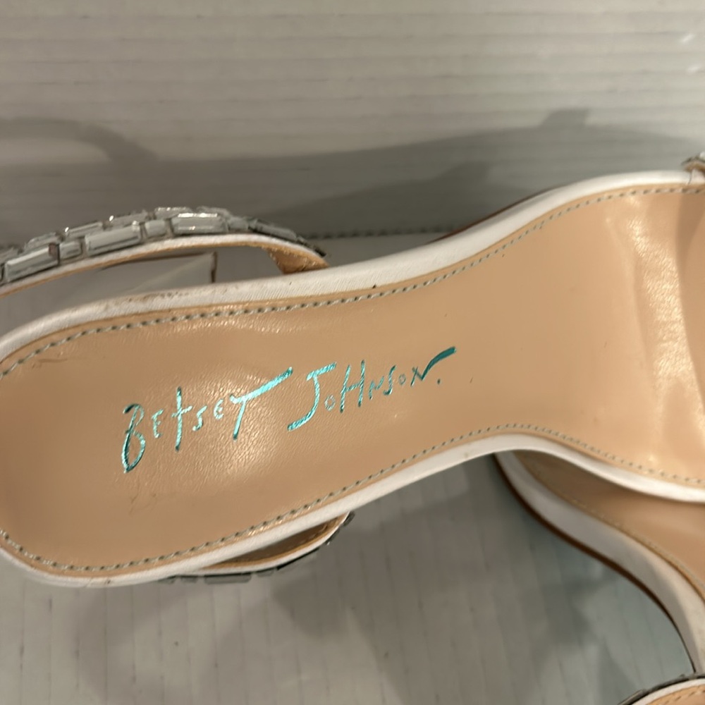 NWOT ✨ Betsy Johnson SB-SCOTT 1187 Embellished Block Heel Sandals - Size 7✨ - Picture 4 of 8
